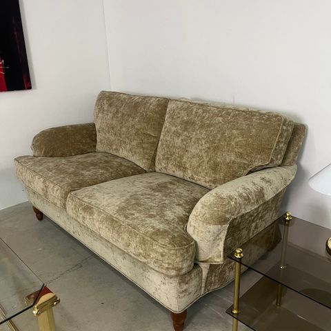 Tromsøs nydeliste 2-seter sofa i fløyel / kan leveres
