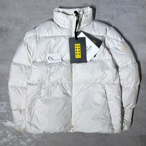 Moncler Akashima Jakke (helt ny strl 4)