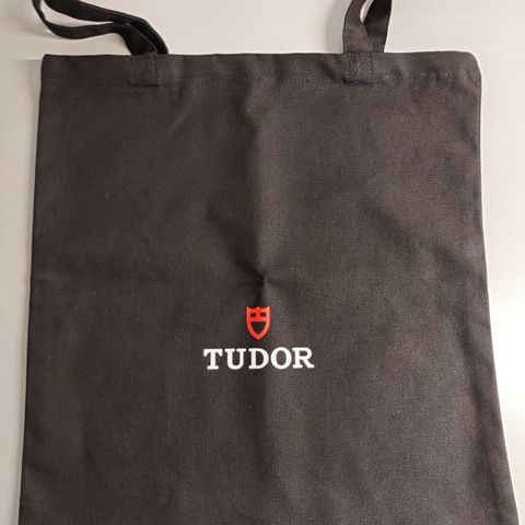 Splitter ny og ubrukt *Tudor* totebag selges.