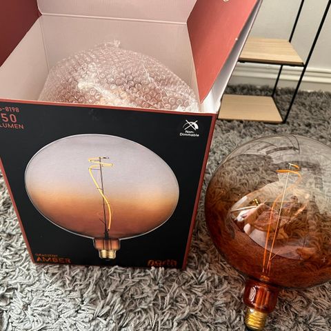 NY Northlight Globe LED dekorasjonspære E27 Amber + 1 ekstra lite brukt lyspære