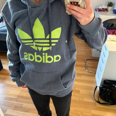 Adidas hettegenser