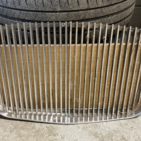 Grill Volvo 164