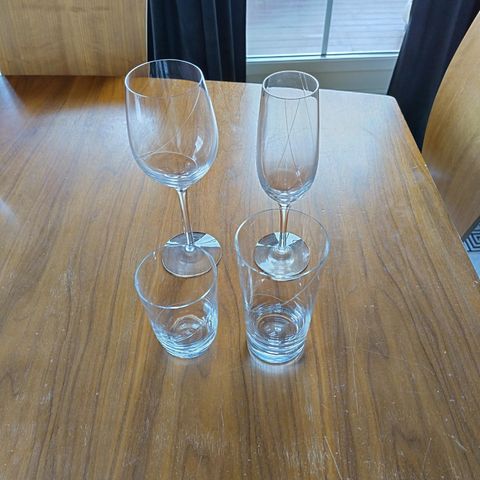 Flotte glass fra Kosta Boda LINE (dyre glass)