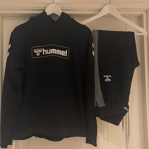 Hummel joggedress str 164 selges