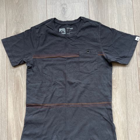 Quiksilver t-skjorte 10 år