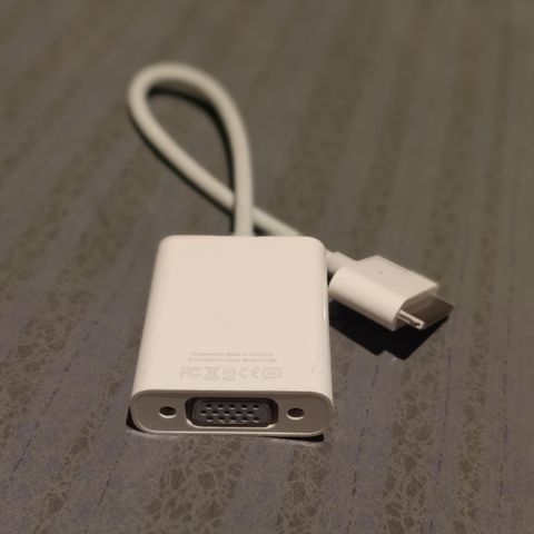 Apple iPod/iPhone VGA adapter