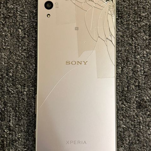 Sony Xperia 32GB SD plass se bilder og lese 650 KR ferdig prute