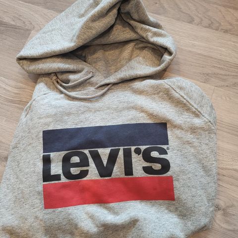 Levis hettegenser