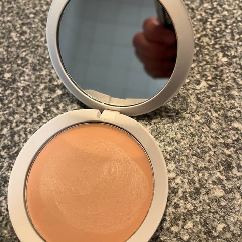 Lavera Creme to Powder foundation - light 01