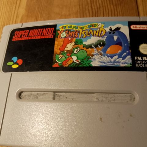 Super Mario World 2 Yoshis Island. Nitendo.