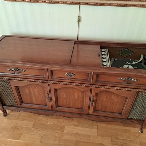 Eldre møbel innebygd platespiller Magnavox w603