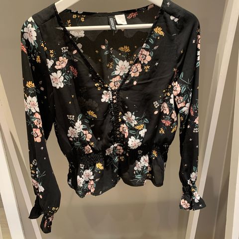 Blomstrete bluse str. 34 HM