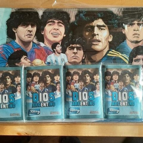 Tato - D10S - Diego Maradona - forseglet nytt album og komplett stickers.