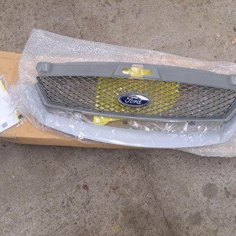 Ford mondeo mk3 2001-2006 Grill.