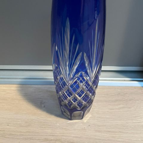 Nydelig bøhmisk vase i krystall