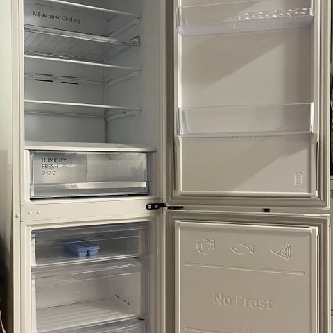 Sansumg Fridge and freezer/340L (incl. free and limited delivery)