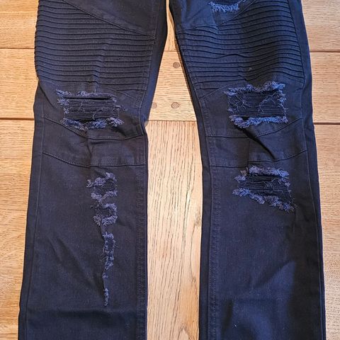 Jeans Divided svart str. W30 L32