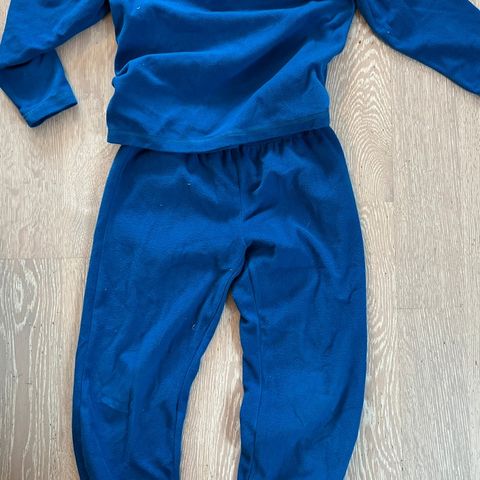 Fleece-sett i str 122/128, meget pent brukt