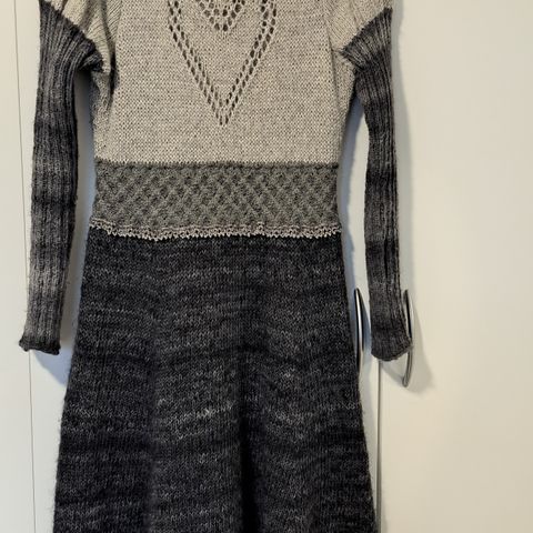 Selger ny strikket kjole 600 kr