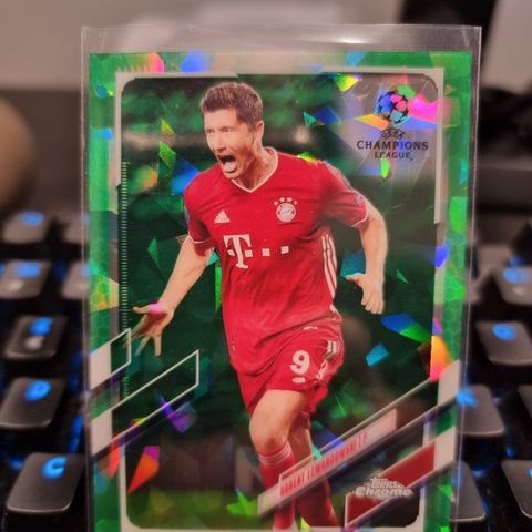 Robert Lewandowski - Topps Chrome - Green Cracked Ice - 66/75