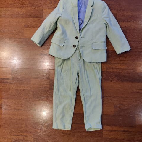 Dress til gutt som nytt fra H&M. Green suit for a boy