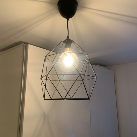 Brundsta/Hemma taklampe fra IKEA