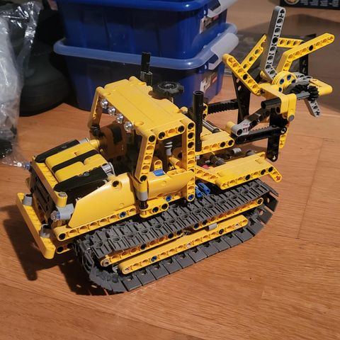 Lego Technic: The Bulldozer (42028-1)