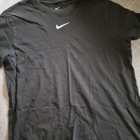 Nike t-skjorte str 158-170