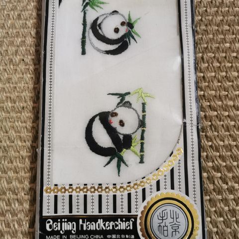 Håndbroderte lommetørklær med pandafigur fra Bejing Handkerchief