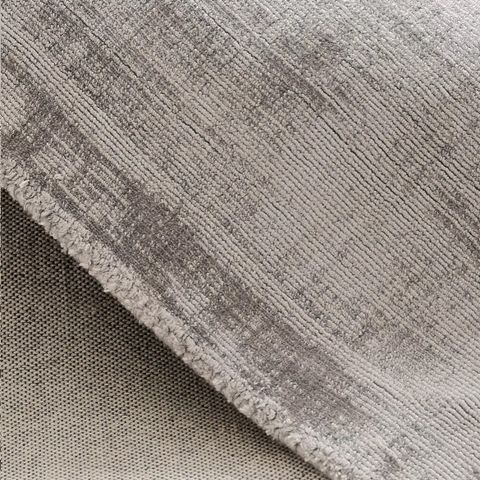 Teppe i viskose grå farge