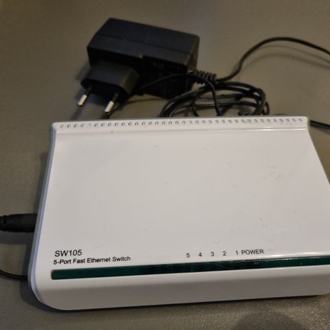 5 Port Switch 100Mbit - Plexgear SW105