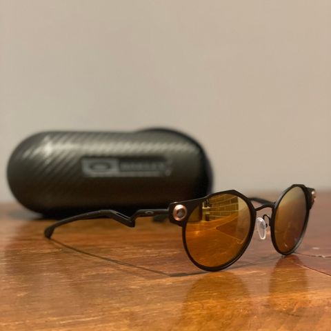 Oakley deadbolt / solbriller