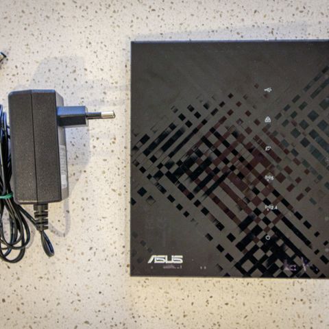 ASUS RT-N56U 300 Mbps 4-Port Gigabit Wireless Router