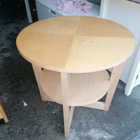 H 60 cm diameter på toppen 60 cm