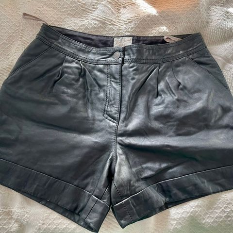 Vintage Skinn Shorts fra River Island