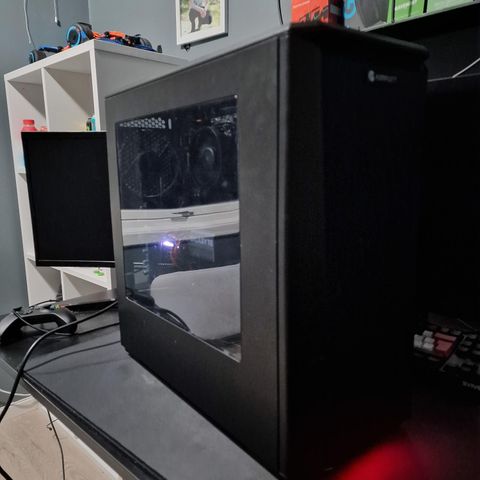 Selger Gaming Pc Med 3060Ti OC og Ryzen 5 5600