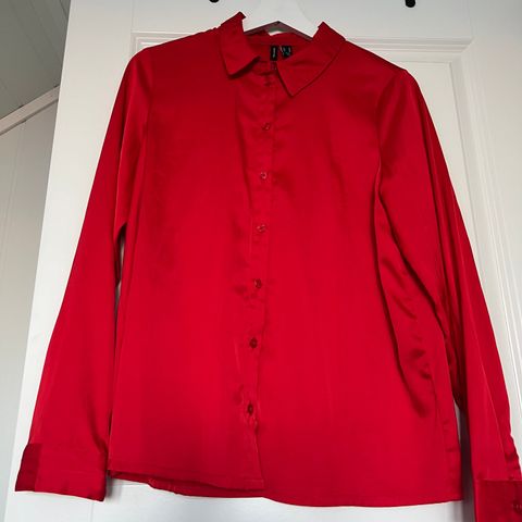 Rød skjorte i silke