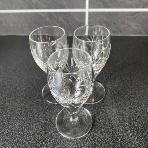 Hadeland glassverk, drammeglass fra Finn (?)