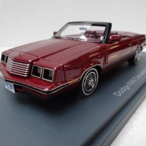 Dodge 600 Convertible.  1984. Rød metallic.  NEO .  Skala 1/43.  Svært sjelden