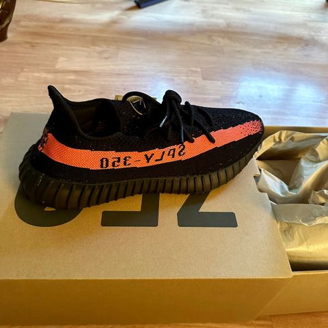 Yeezy 350 V2 Core Black/Red