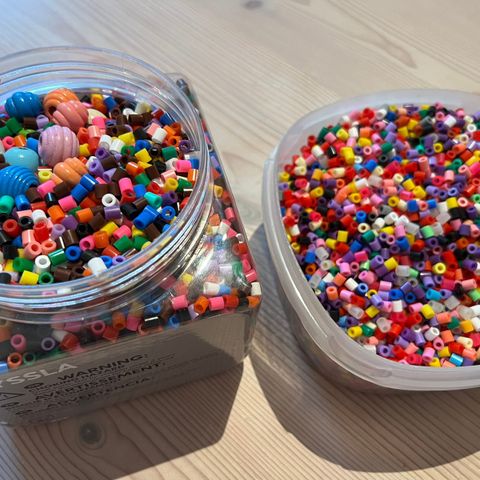 2 bokser perler