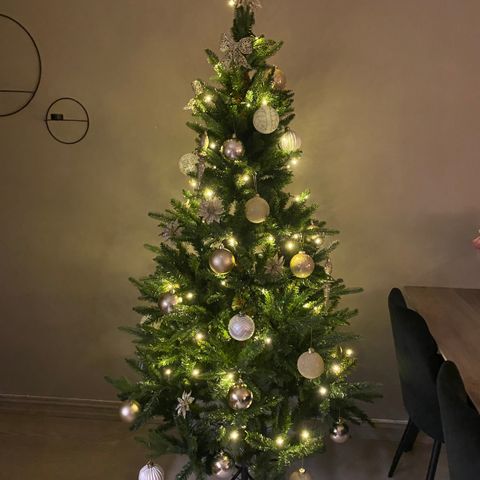 Kunstig juletre (Hurdal) fra Plantasjen - 180 cm