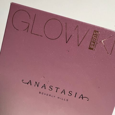 Anastasia glow kit highlighter