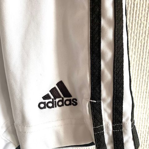 Adidas shorts 8-10 år