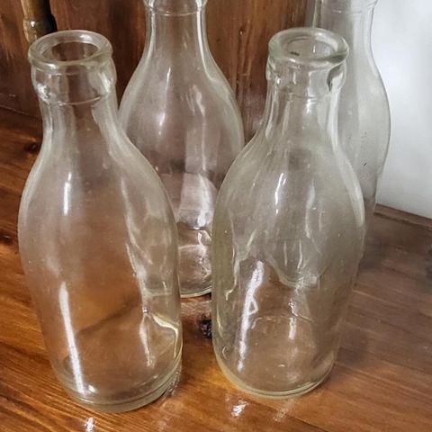 Gamle melkeflasker
