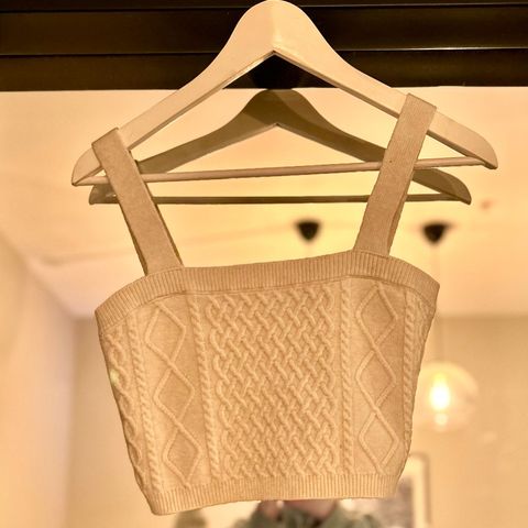 Nydelig beige ull-crop-top fra H&M i str S!