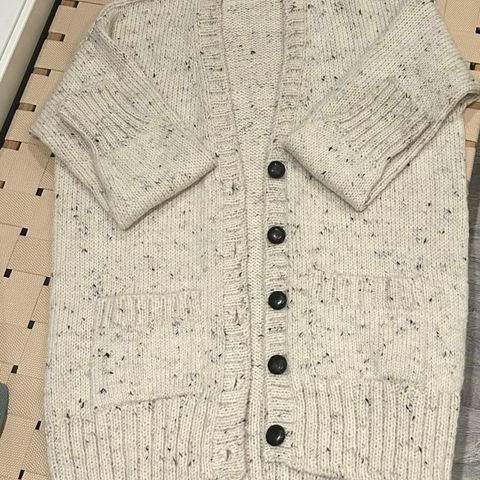 Hjemmestrikket cardigan