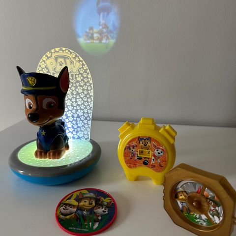 PAW Patrol Chase GoGlow Magic 3-i-1 nattlampe, lykt og prosjektor