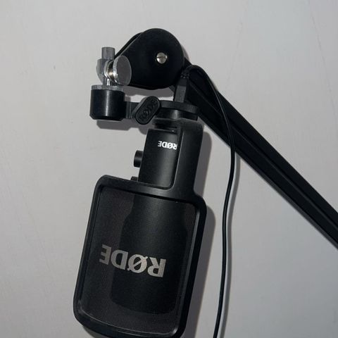 Røde Mikrofon og Mikrofon Arm