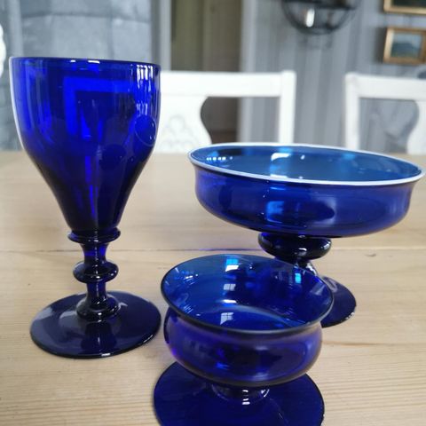 Lott blått glass